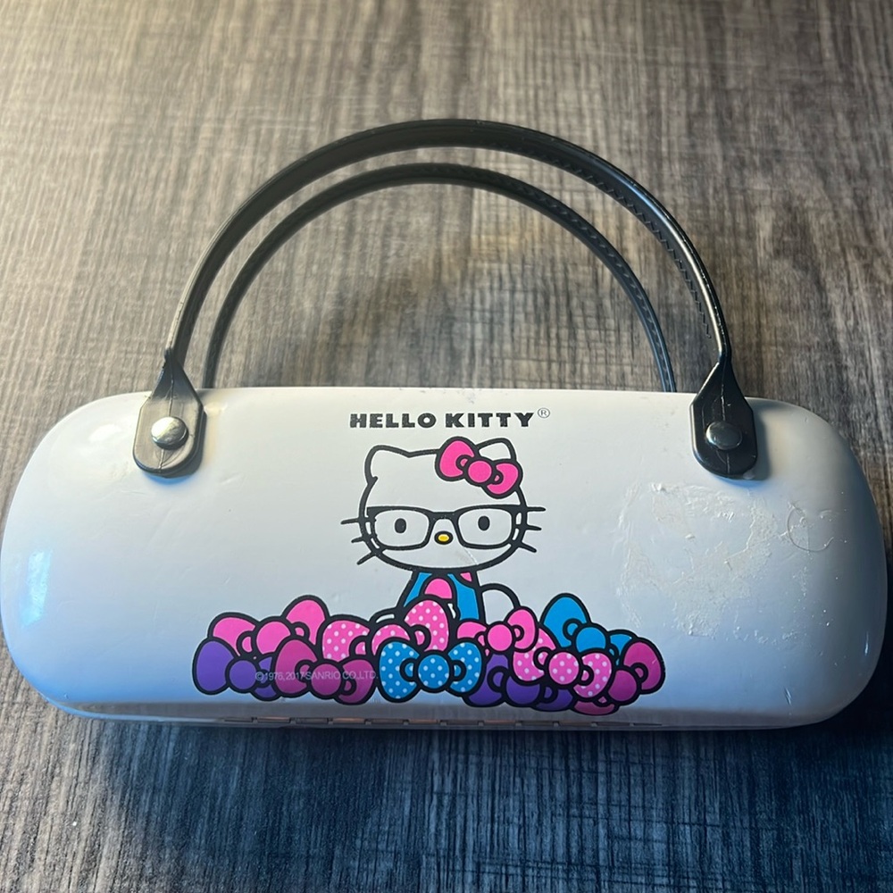 Hello Kitty Eyewear Hard Case Clam Shell Color White